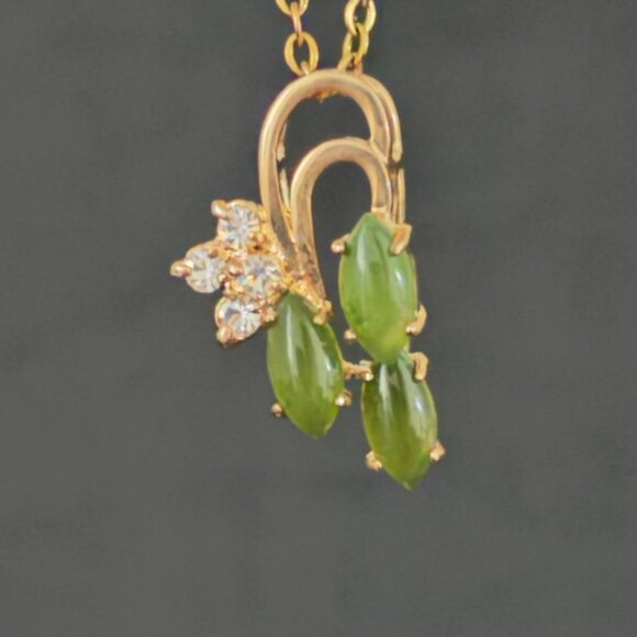 Vintage Jade Pendant Necklace, Dolphin Ore 18K Gold Electroplate - Picture 4 of 5